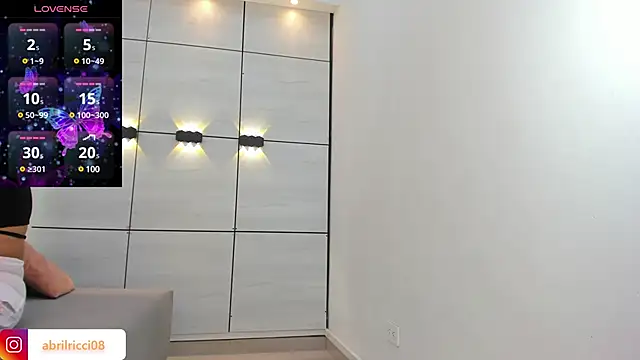 Snapshot of abril_ricci chatting on 01.28.25 abril ricci online show from 01.28.25