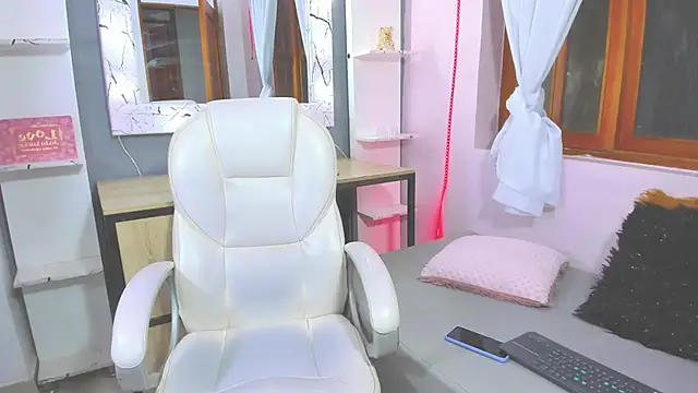 Snapshot of abril_ricci chatting on 02.04.25 abril ricci online show from 02.04.25