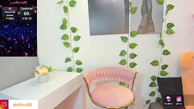 Snapshot of abril_ricci chatting on 02.17.25 abril ricci online show from 02.17.25