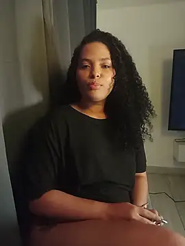 Snapshot of abril_ricci chatting on 09.10.25 abril ricci online show from 09.10.25