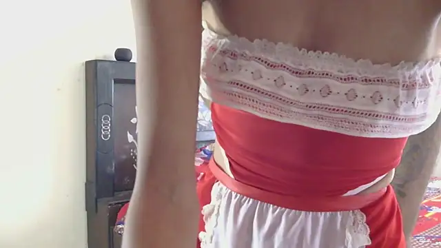 Snapshot of hazelperry chatting on 12.25.24 hazelperry online show from 12.25.24