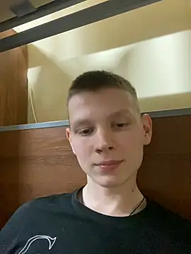 Snapshot of fameboyboo chatting on 01.02.25 fameboyboo online show from 01.02.25