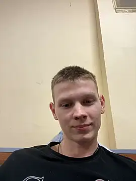 Snapshot of fameboyboo chatting on 01.04.25 fameboyboo online show from 01.04.25