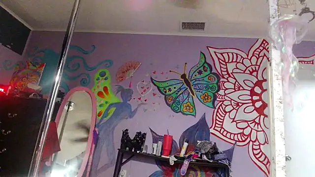 Snapshot of heartz999rene chatting on 10.11.25 heartz999rene online show from 10.11.25