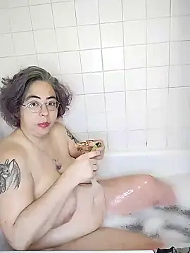 Snapshot of GraceHenderson chatting on 12.25.24 GraceHenderson online show from 12.25.24