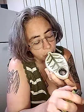 Snapshot of GraceHenderson chatting on 02.27.25 GraceHenderson online show from 02.27.25