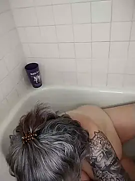 Snapshot of GraceHenderson chatting on 02.27.25 GraceHenderson online show from 02.27.25