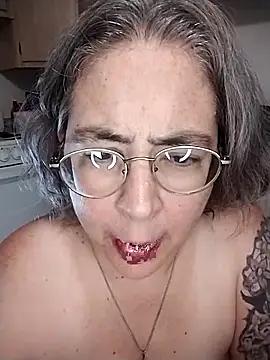 Snapshot of GraceHenderson chatting on 03.03.25 GraceHenderson online show from 03.03.25