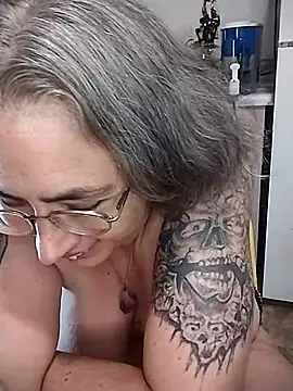 Snapshot of GraceHenderson chatting on 03.04.25 GraceHenderson online show from 03.04.25