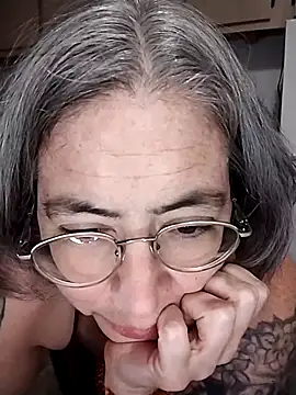 Snapshot of GraceHenderson chatting on 03.05.25 GraceHenderson online show from 03.05.25