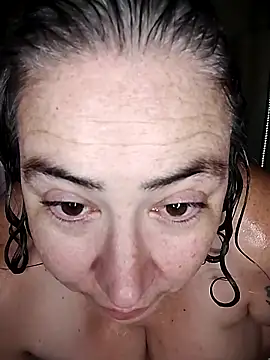 Snapshot of GraceHenderson chatting on 10.04.25 GraceHenderson online show from 10.04.25