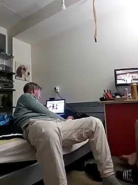 Snapshot of mikeythebestsucker chatting on 10.09.25 mikeythebestsucker online show from 10.09.25