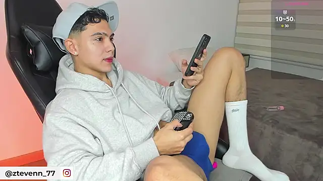 Snapshot of Stevenn_77 chatting on 10.06.25 Stevenn 77 online show from 10.06.25