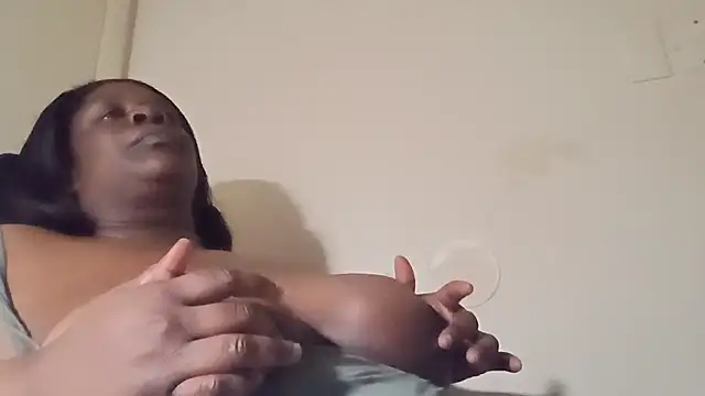 Snapshot of whitwhit86 chatting on 09.13.25 whitwhit86 online show from 09.13.25