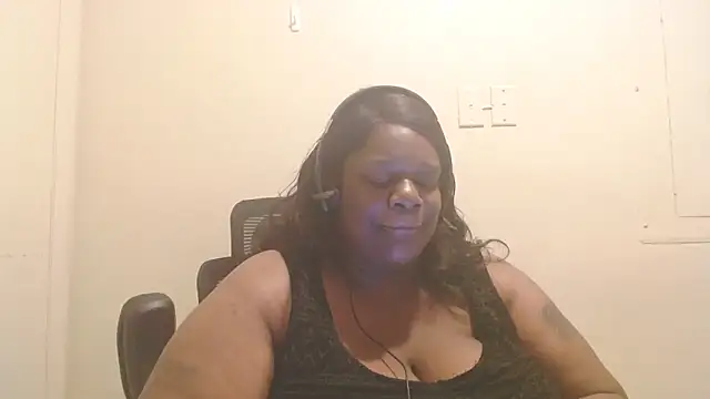 Snapshot of whitwhit86 chatting on 09.16.25 whitwhit86 online show from 09.16.25