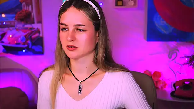 Snapshot of DeboraLarson chatting on 01.10.25 DeboraLarson online show from 01.10.25