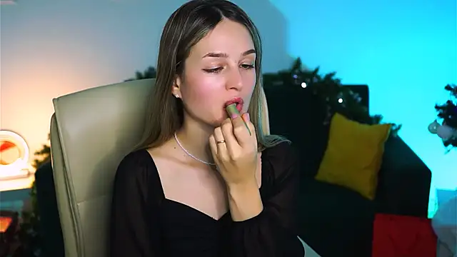 Snapshot of DeboraLarson chatting on 01.14.25 DeboraLarson online show from 01.14.25