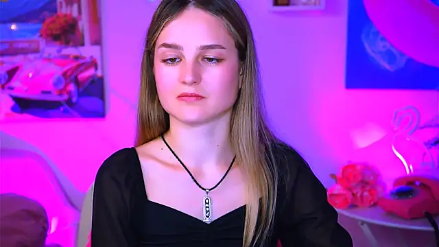 Snapshot of DeboraLarson chatting on 01.21.25 DeboraLarson online show from 01.21.25