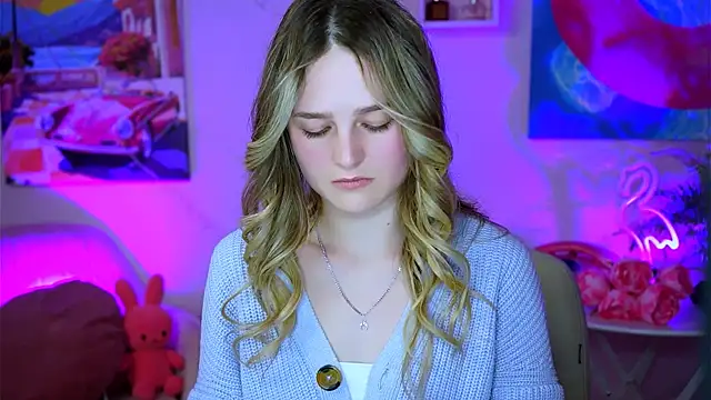 Snapshot of DeboraLarson chatting on 02.09.25 DeboraLarson online show from 02.09.25