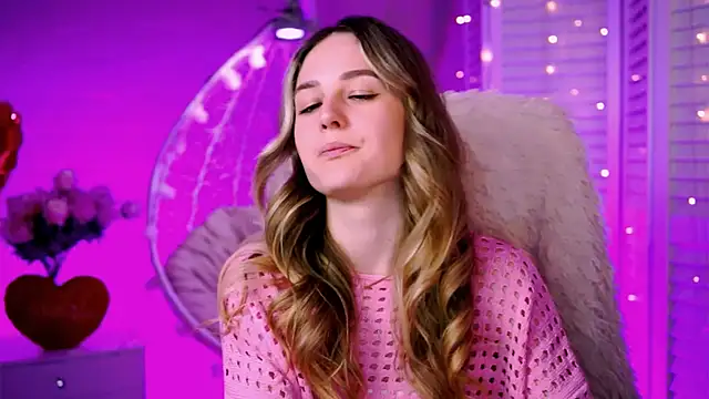 Snapshot of DeboraLarson chatting on 02.25.25 DeboraLarson online show from 02.25.25