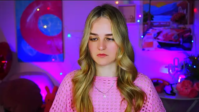 Snapshot of DeboraLarson chatting on 03.18.25 DeboraLarson online show from 03.18.25