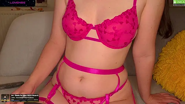 Snapshot of Scarlettt_Beauty chatting on 09.24.25 Scarlettt Beauty online show from 09.24.25