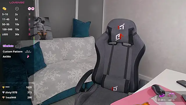 Snapshot of Sofia_Soul chatting on 10.14.25 Sofia Soul online show from 10.14.25