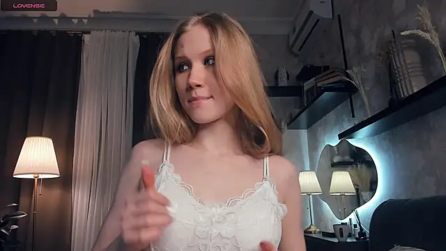 Snapshot of AnitaaClark chatting on 09.24.25 AnitaaClark online show from 09.24.25