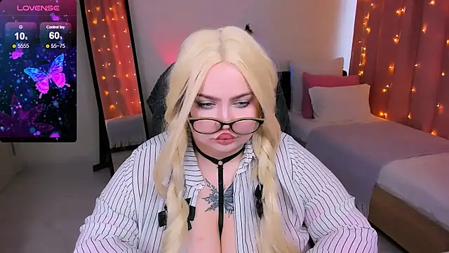 Snapshot of love_insidee chatting on 01.16.25 love insidee online show from 01.16.25