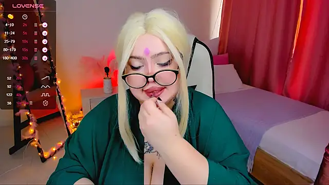 Snapshot of love_insidee chatting on 02.21.25 love insidee online show from 02.21.25