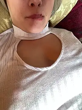 Snapshot of 69Laura696 chatting on 02.22.25 69Laura696 online show from 02.22.25