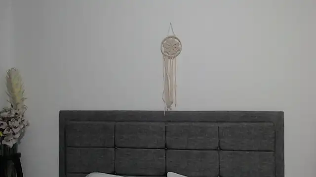 Snapshot of Vicky_Love_ chatting on 02.13.25 Vicky Love  online show from 02.13.25