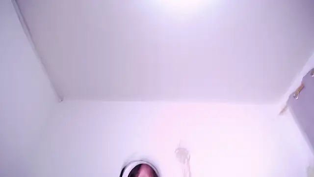 Snapshot of Vicky_Love_ chatting on 02.21.25 Vicky Love  online show from 02.21.25