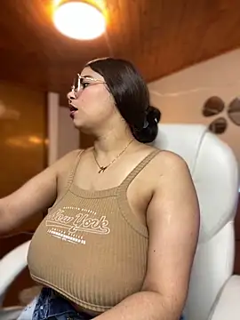 Snapshot of Isabella_boobd chatting on 10.07.25 Isabella boobd online show from 10.07.25