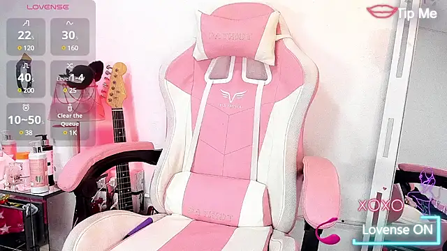 Snapshot of RoxaneEvans_ chatting on 01.17.25 RoxaneEvans  online show from 01.17.25