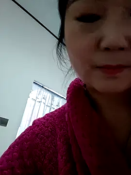 Snapshot of AHL756 chatting on 02.18.25 AHL756 online show from 02.18.25