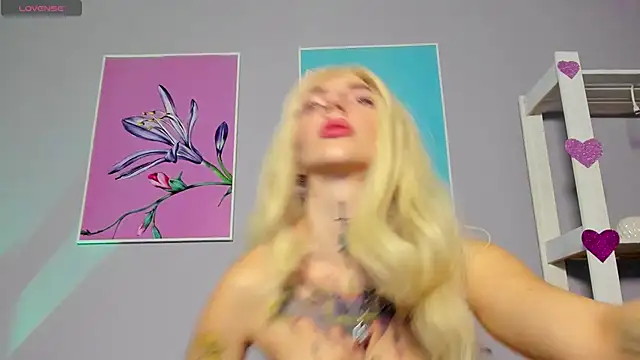 Snapshot of AnneTenet chatting on 12.15.24 AnneTenet online show from 12.15.24