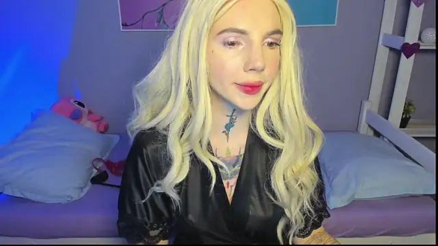 Snapshot of AnneTenet chatting on 01.28.25 AnneTenet online show from 01.28.25