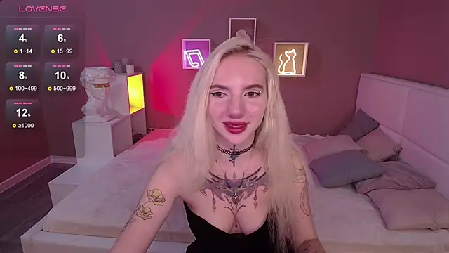 Snapshot of AnneTenet chatting on 03.15.25 AnneTenet online show from 03.15.25