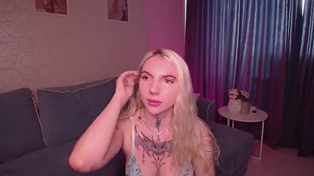 Snapshot of AnneTenet chatting on 09.13.25 AnneTenet online show from 09.13.25