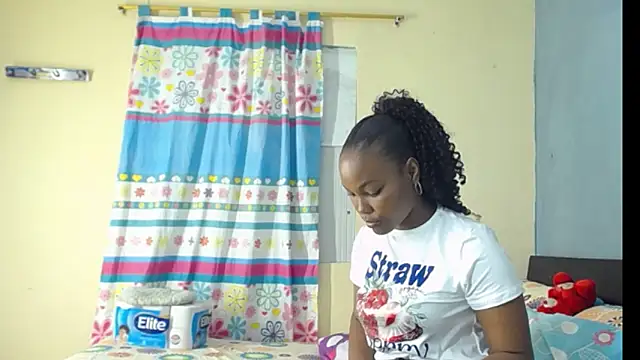 Snapshot of Madison__12 chatting on 02.13.25 Madison  12 online show from 02.13.25