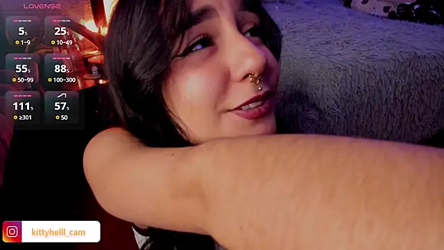 Snapshot of Alice_woodville chatting on 03.05.25 Alice woodville online show from 03.05.25