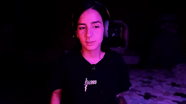 Snapshot of Alice_woodville chatting on 11.03.25 Alice woodville online show from 11.03.25