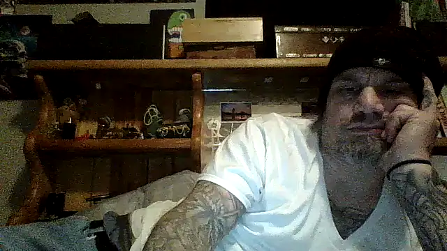 Snapshot of clitstitsandbongrips chatting on 12.11.24 clitstitsandbongrips online show from 12.11.24