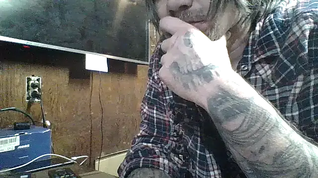 Snapshot of clitstitsandbongrips chatting on 12.15.24 clitstitsandbongrips online show from 12.15.24