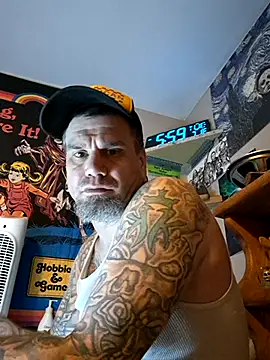 Snapshot of clitstitsandbongrips chatting on 03.04.25 clitstitsandbongrips online show from 03.04.25