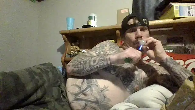 Snapshot of clitstitsandbongrips chatting on 09.22.25 clitstitsandbongrips online show from 09.22.25