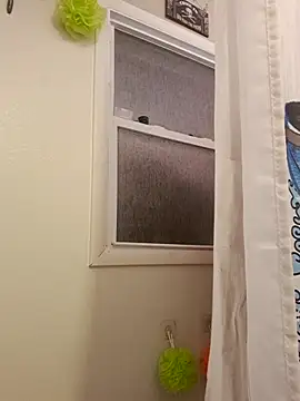 Snapshot of clitstitsandbongrips chatting on 09.30.25 clitstitsandbongrips online show from 09.30.25