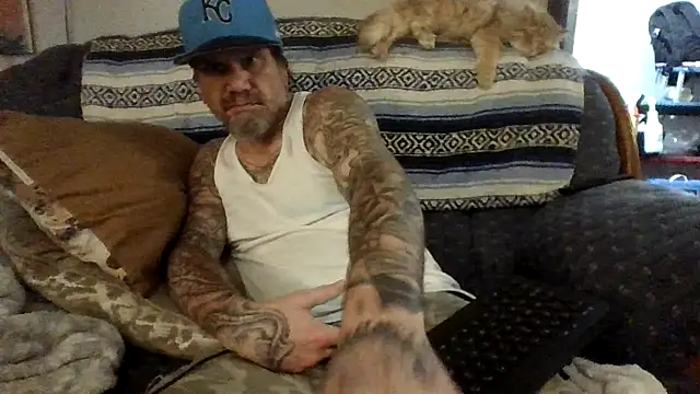 Snapshot of clitstitsandbongrips chatting on 10.10.25 clitstitsandbongrips online show from 10.10.25