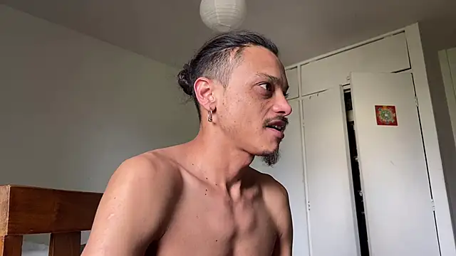 Snapshot of villanocat chatting on 12.06.24 villanocat online show from 12.06.24